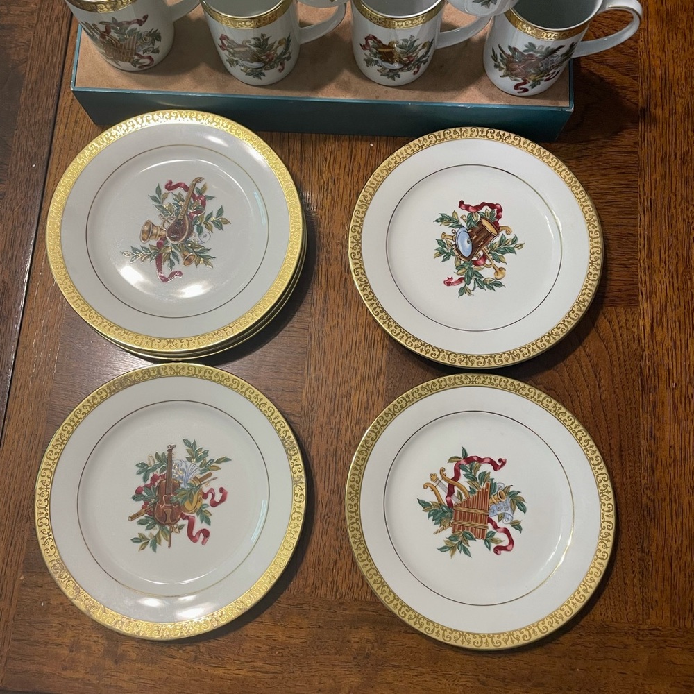 Gold Buffet Christmas dishes-SOLD - Picture 3 of 8